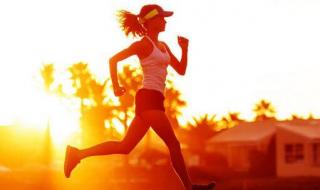 马拉松选手打翻水瓶 马拉松选手打翻水瓶