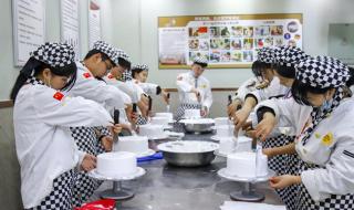 学西点哪个学校好