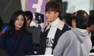 杨幂黄子韬互动亲昵 杨幂黄子韬互动亲昵